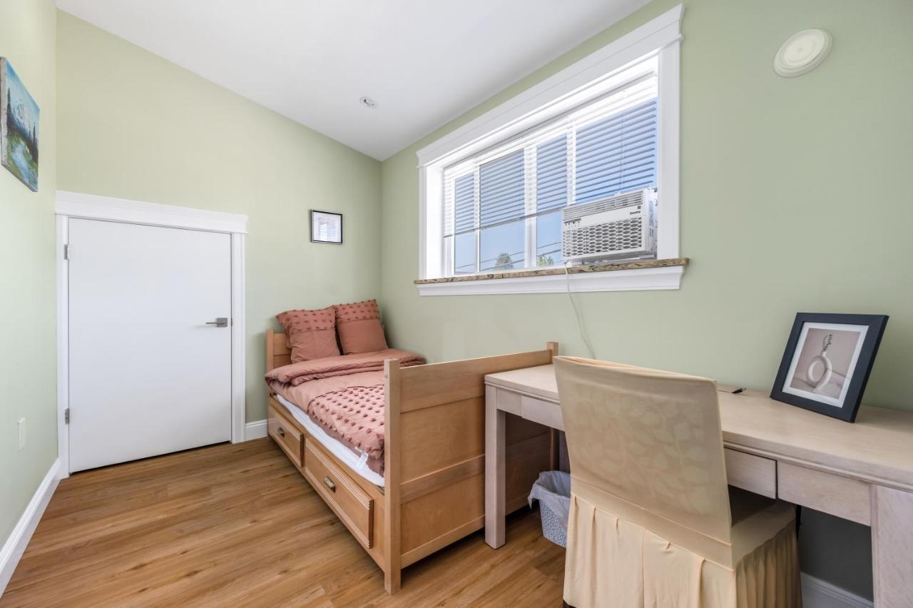 Three Bedrooms Brand New Laneway House Near Public Transit Vancouver Exterior foto